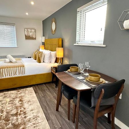 A Cozy Hideaway With Balcony - Close To Beach Bournemouth Exteriör bild