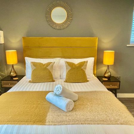 A Cozy Hideaway With Balcony - Close To Beach Bournemouth Exteriör bild
