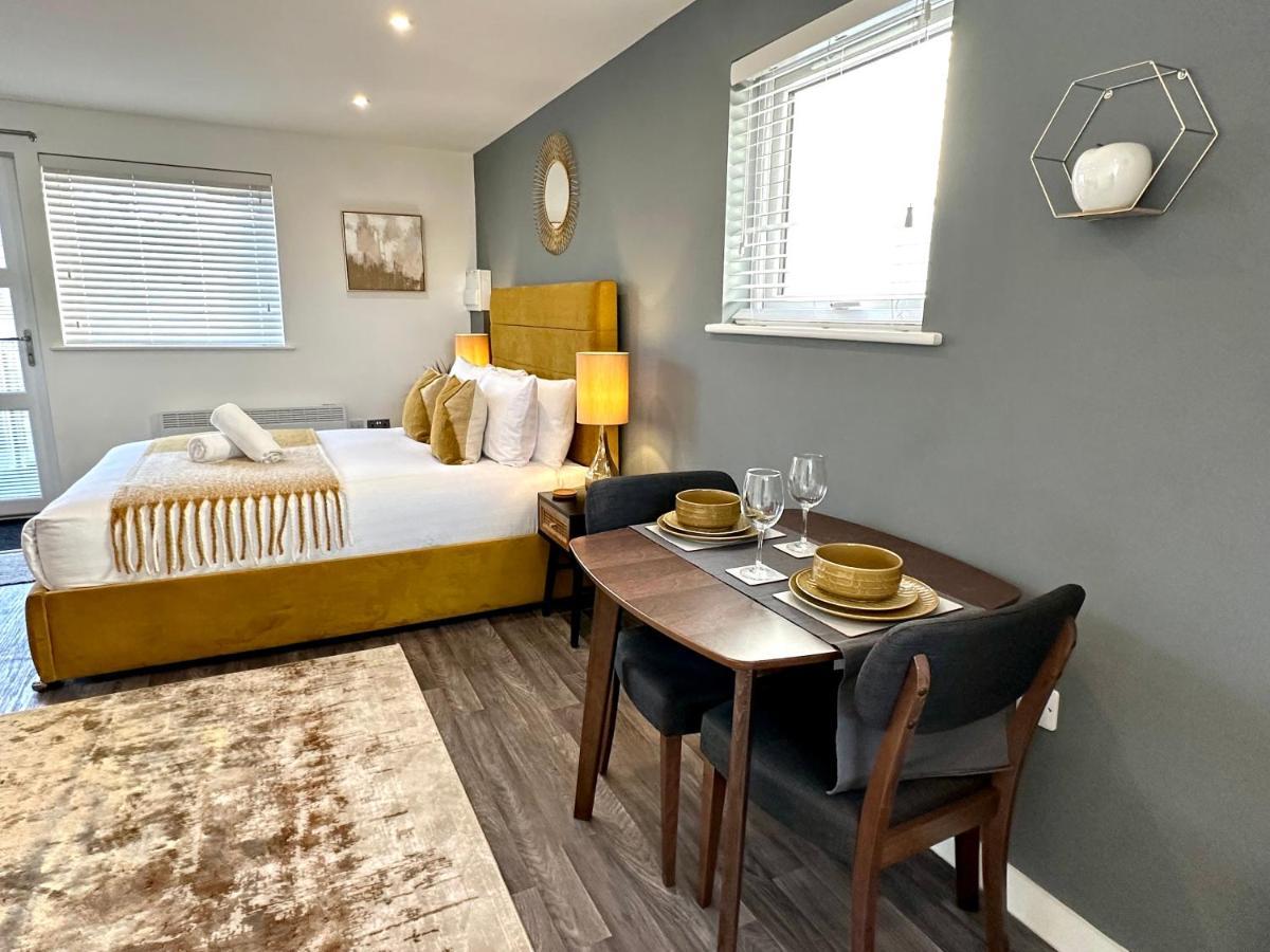 A Cozy Hideaway With Balcony - Close To Beach Bournemouth Exteriör bild
