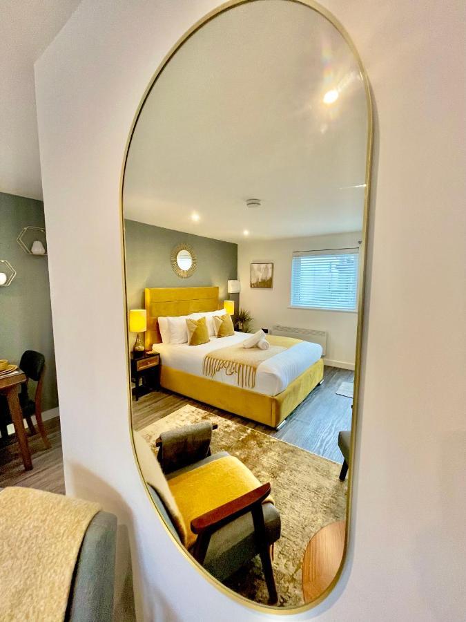 A Cozy Hideaway With Balcony - Close To Beach Bournemouth Exteriör bild