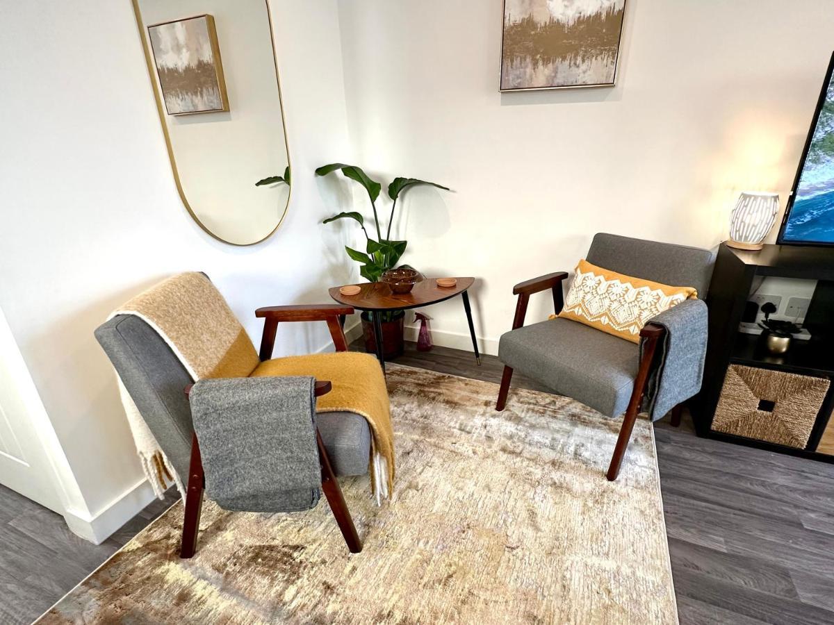 A Cozy Hideaway With Balcony - Close To Beach Bournemouth Exteriör bild