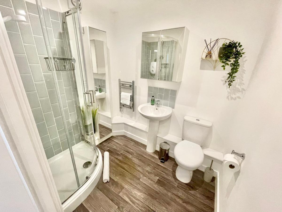 A Cozy Hideaway With Balcony - Close To Beach Bournemouth Exteriör bild