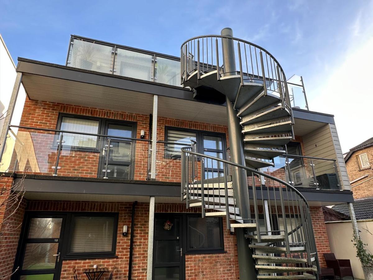 A Cozy Hideaway With Balcony - Close To Beach Bournemouth Exteriör bild